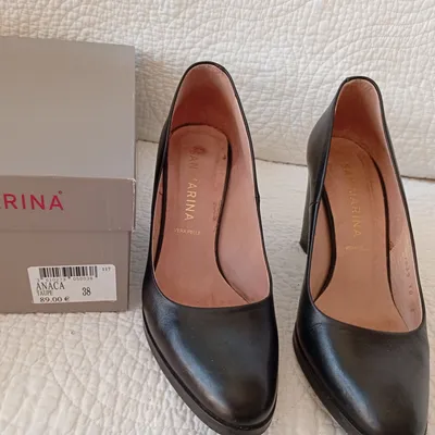 Escarpins en cuir noir. San Marina 38 